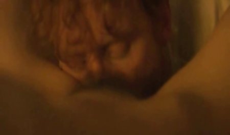 MILF ma niezłą młoda blondynka dostaje sex analny grupowy zastrzyk mięsa